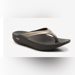 OOFOS SANDAL NEW